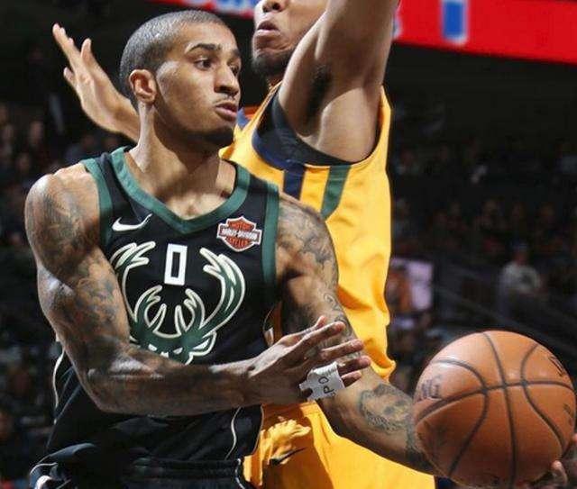 在场上更有 在场上更有